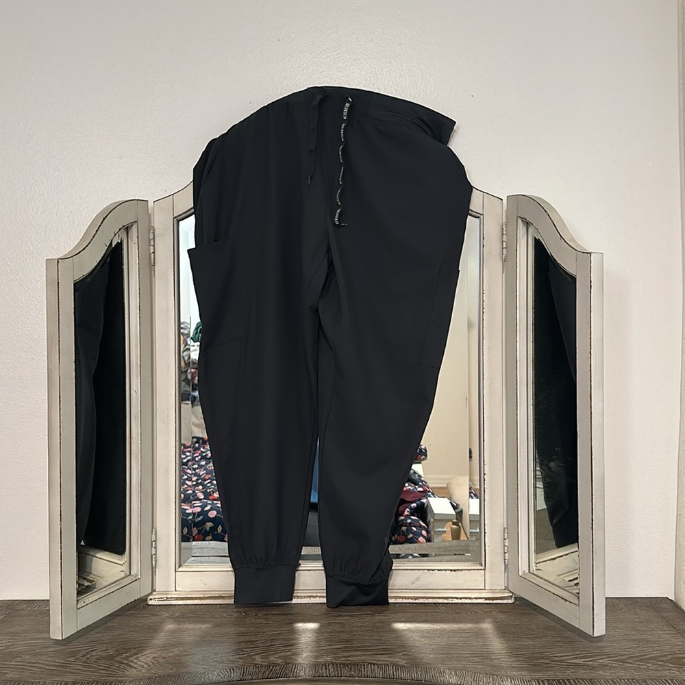 Med couture scrub joggers
